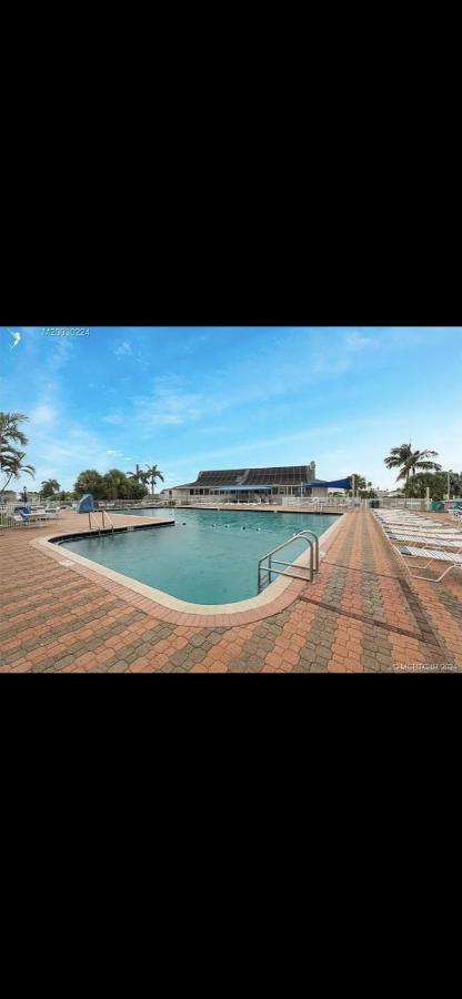 Вілла Ocean Star 533 Nettles Blvd Дженсен-Біч Екстер'єр фото